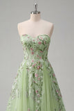 Robe de bal de bal verte fleurie brodée en ligne A en forme de robe de bal