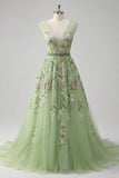 Robe de bal verte en col en V brodée en tulle à lignes A