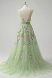 Robe de bal verte en col en V brodée en tulle à lignes A