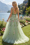 Robe de bal verte en col en V brodée en tulle à lignes A