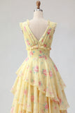 Robe de bal longue à fleurs jaune à col en V avec des volants