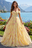 Robe de bal longue jaune ligne A épaules froncées imprimé floral