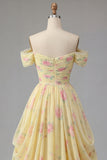 Robe de bal longue jaune ligne A épaules froncées imprimé floral