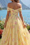 Robe de bal longue jaune ligne A épaules froncées imprimé floral