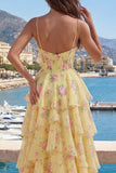 Robe de bal à bretelles fines jaunes Une robe de bal florale corset avec volants