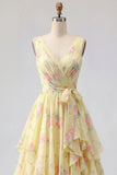 Robe de bal longue jaune fleurie, col en V, volants et nœud