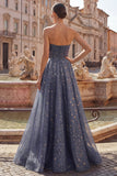 Élégante robe de bal longue étoilée avec un corsage sculptural froncé et une jupe trapèze en A