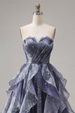 Robe de bal longue bleu poussiéreux sans bretelles bleu avec corsage froncé et volants en cascade
