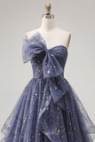 Robe de bal longue de bal bleu poussiéreux sans bretelles avec nœuds à volants en cascade