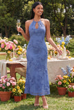 Robe midi sirène à col nu bleu avec broderie florale