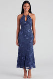 Robe midi sirène à col nu bleu avec broderie florale
