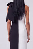 Robe Maxi bodycon à une épaule noire et blanche avec nœud