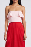 Robe longue plissée rose et rouge à épaules dénudées, plissée et volants