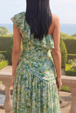 Une robe à fleurs longues à volants vert poussiéreux sur une épaule