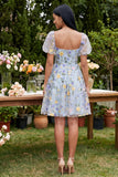 Robe midi brodée à col carré fleur bleue avec manches bouffantes