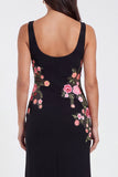 Robe longue à fleurs à col carré noir à fourreau