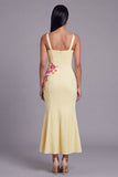 Robe longue à fleurs de sirène jaune clair avec des appliques