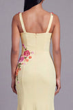 Robe longue à fleurs de sirène jaune clair avec des appliques