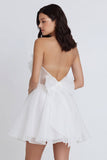 Petite robe blanche plissée plissée sans bretelles en tulle A-Line avec nœud