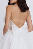 Petite robe blanche plissée plissée sans bretelles en tulle A-Line avec nœud