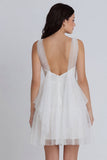 Mini-robe en tulle ivoire à col en V à col en V