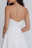 Mini-robe A-Line Sweetheart Ivory en satin froncé