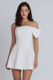 Mini-robe Ivoire A-Line Strap sans bretelles avec nœud