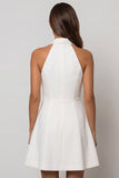 Robe de travail courte blanche à simple boutonnage à ligne A en dos nus