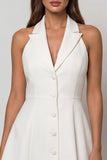 Robe de travail courte blanche à simple boutonnage à ligne A en dos nus