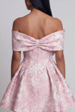 Robe de mini-rentrée rose Jacquard à épaule décollée avec un nœud
