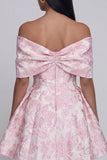 Robe de mini-rentrée Jacquard rose A-large à épaules décollées avec un nœud