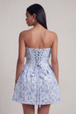 Robe de mini-rentrée Jacquard bleue A-Line décollée sur les épaules avec nœud