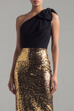 Fourreau étincelant à une épaule Sequins noirs et dorés Ruban longue robe formelle avec fente
