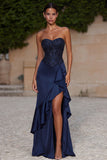 Robe de soirée bustière bleu marine à volants à paillettes et fente