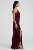 Robe formelle bourgogne à une épaule froncée
