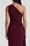 Robe formelle bourgogne à une épaule froncée