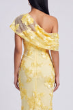 Robe formelle à col asymétrique en sirène jaune avec broderies florales