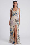 Robe longue fleurie froncée à fourreau ivoire avec fente