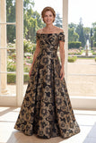 Une robe longue fleur jacquard à l’épaule décollée