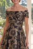 Une robe longue fleur jacquard à l’épaule décollée