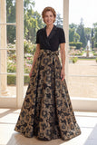 Une robe longue Jacquard longue à col en V noir avec nœud de la mariée