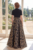 Une robe longue Jacquard longue à col en V noir avec nœud de la mariée