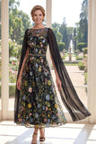 Longue robe de mère de la mariée brodée en tulle noir à ligne A avec manches cape