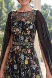 Longue robe de mère de la mariée brodée en tulle noir à ligne A avec manches cape
