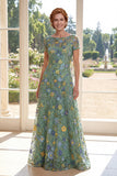 Robe de la mère de la mariée en tulle vert à col bateau brodée en tulle vert en ligne A
