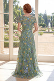 Robe de la mère de la mariée en tulle vert à col bateau brodée en tulle vert en ligne A