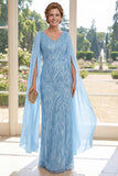 Costume longue de la mère de la mariée à col en V bleu clair avec manches de cape