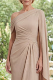 Champagne robe longue en mousseline chiffon froncée avec une cape latérale