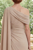 Champagne robe longue en mousseline chiffon froncée avec une cape latérale