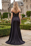 Longue robe de bal de bal satin noire décollée, sirène fronceuse à perles et fendue